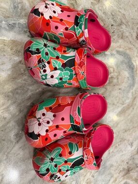 Kids Floral Comfort Crocs - Pink Floral sz 13